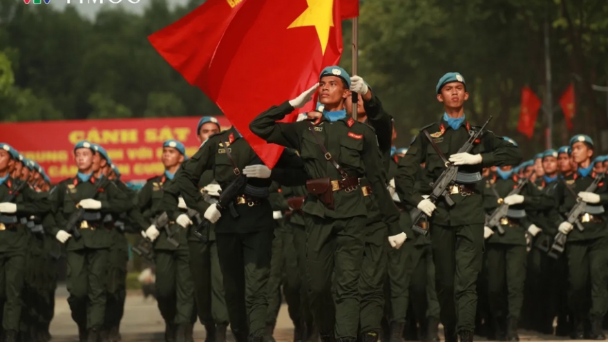 Hơn 13.000 người tham gia lễ diễu binh, diễu hành kỷ niệm 50 năm Giải phóng miền Nam
